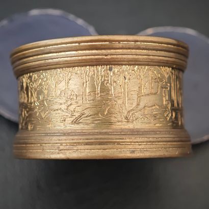 Rare pendulette de table de type cylindrique...