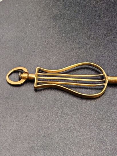 Clef de montre ajourée en forme de lyre,...