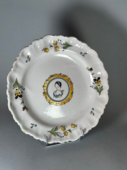 MOUSTIERS (Ferrat).
Earthenware plate with...