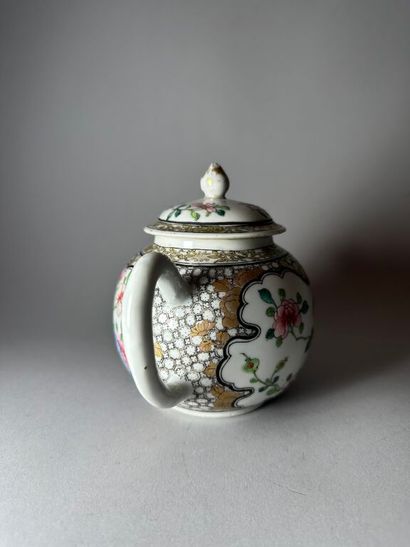 CHINA, Compagnie des Indes.
Porcelain globular...