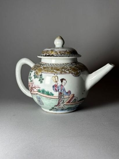 CHINA, Compagnie des Indes.
Porcelain globular...