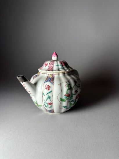 CHINA, Compagnie des Indes.
Porcelain globular...