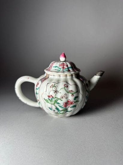 CHINA, Compagnie des Indes.
Porcelain globular...