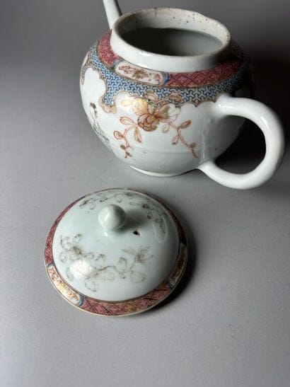 CHINA, Compagnie des Indes.
Porcelain globular...