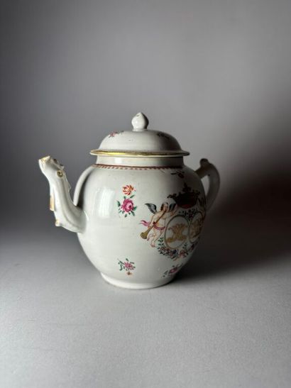 CHINA, Compagnie des Indes.
Porcelain globular...