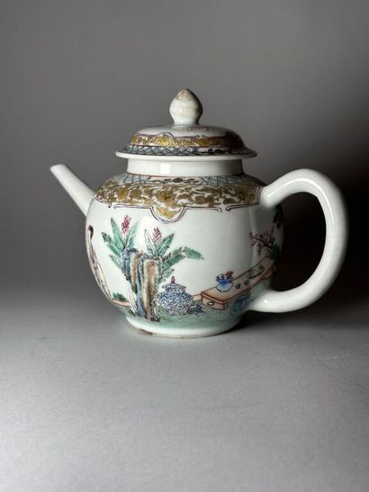 CHINA, Compagnie des Indes.
Porcelain globular...