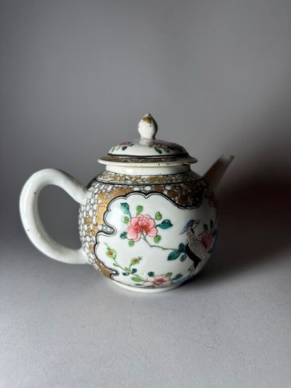 CHINA, Compagnie des Indes.
Porcelain globular...