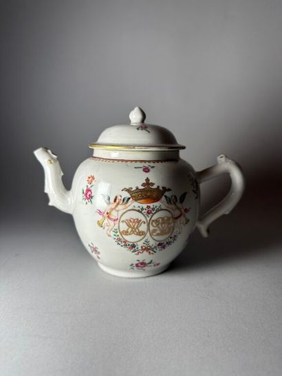 CHINA, Compagnie des Indes.
Porcelain globular...