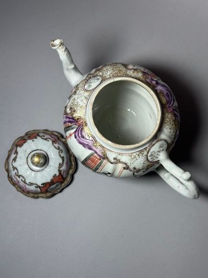 CHINA, Compagnie des Indes.
Porcelain baluster...