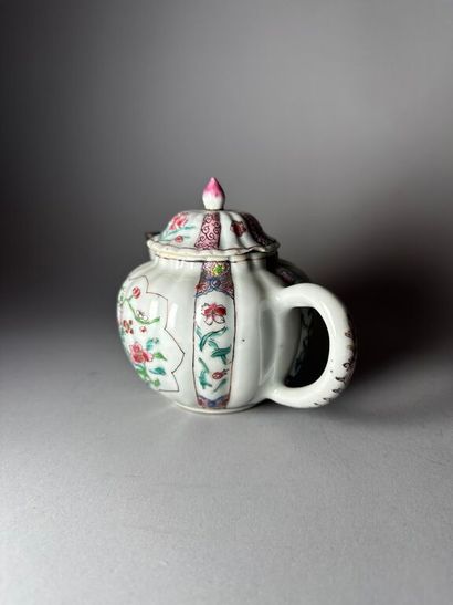 CHINA, Compagnie des Indes.
Porcelain globular...
