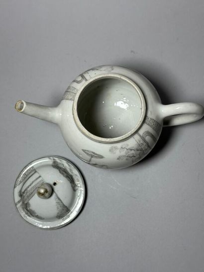 CHINA, Compagnie des Indes.
Porcelain globular...