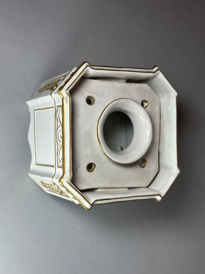 SAINT-CLEMENT.
Quadrangular planter in earthenware...