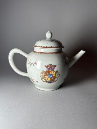 CHINA, Compagnie des Indes.
Porcelain globular...