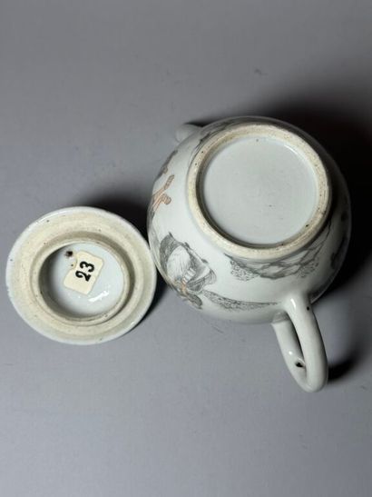 CHINA, Compagnie des Indes.
Porcelain globular...