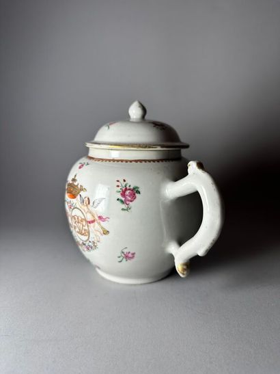 CHINA, Compagnie des Indes.
Porcelain globular...