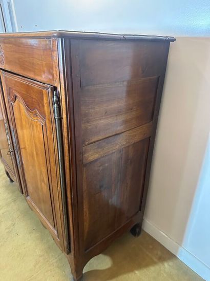 Buffet rustique à hauteur d'appui en bois...