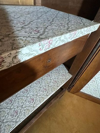 Buffet rustique à hauteur d'appui en bois...