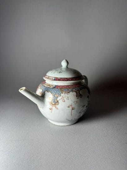 CHINA, Compagnie des Indes.
Porcelain globular...