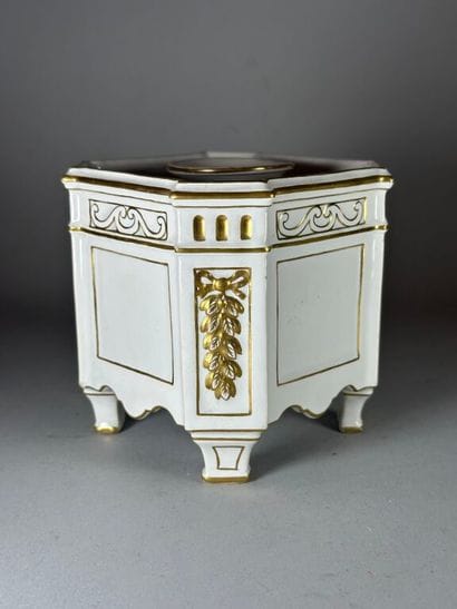 SAINT-CLEMENT.
Quadrangular planter in earthenware...