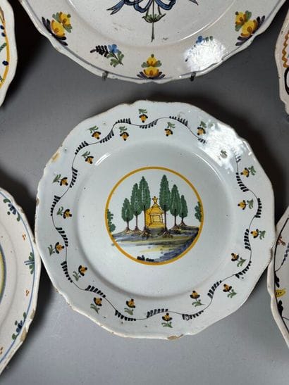 NEVERS. 18th century.
Set of six earthenware...