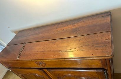 Buffet rustique à hauteur d'appui en bois...