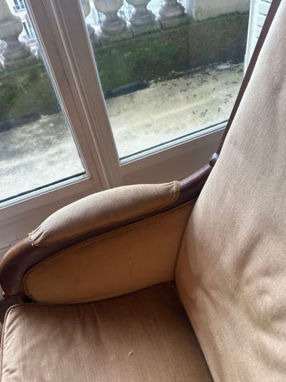 Fauteuil en noyer et placage de noyer à haut...