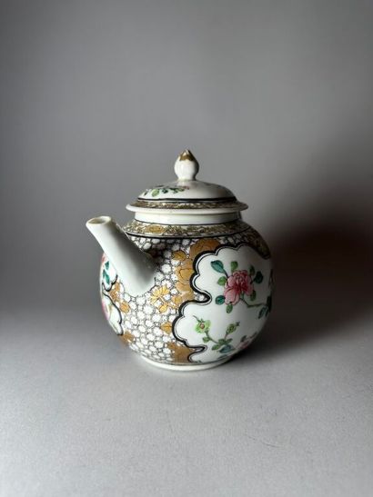 CHINA, Compagnie des Indes.
Porcelain globular...