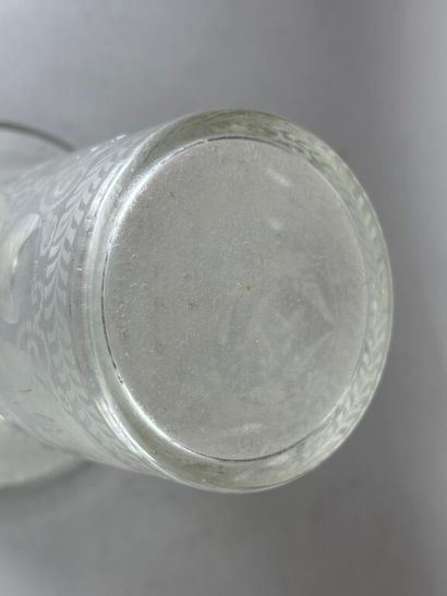 Blown glass tulip vase with engraved decoration...