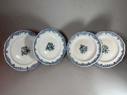 MOUSTIERS. 
Set of four earthenware rimmed...