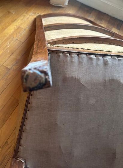 Fauteuil en noyer et placage de noyer à haut...