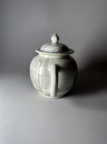 CHINA, Compagnie des Indes.
Porcelain globular...