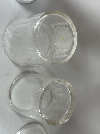 18th and 19th centuries.
Engraved glass lot...