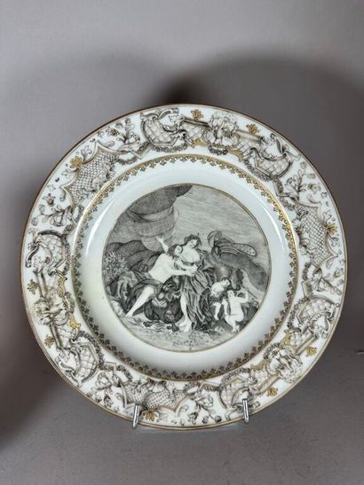 CHINA, Compagnie des Indes.
Round porcelain...