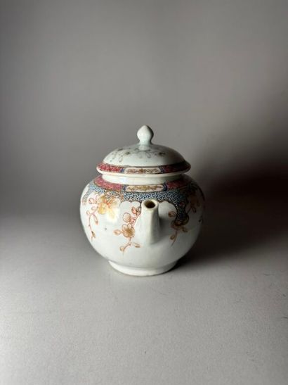 CHINA, Compagnie des Indes.
Porcelain globular...