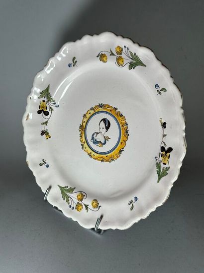 MOUSTIERS (Ferrat).
Earthenware plate with...