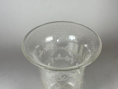 Blown glass tulip vase with engraved decoration...