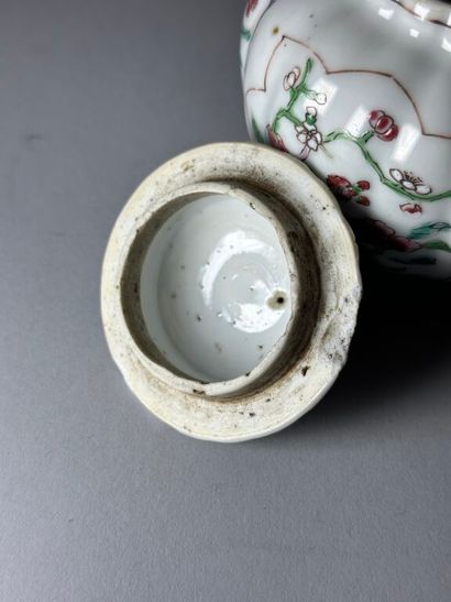 CHINA, Compagnie des Indes.
Porcelain globular...