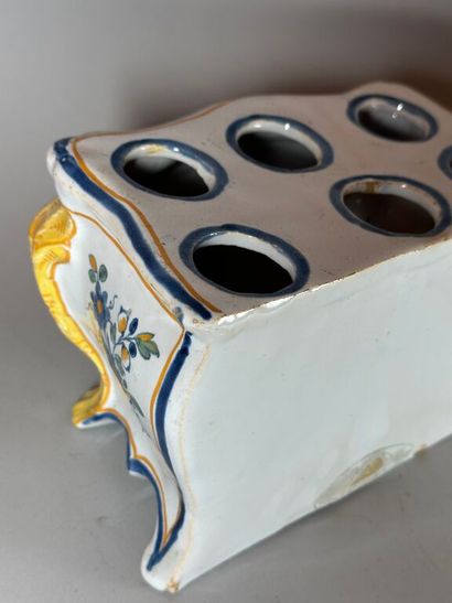 NEVERS.
Pair of earthenware bouquetières...