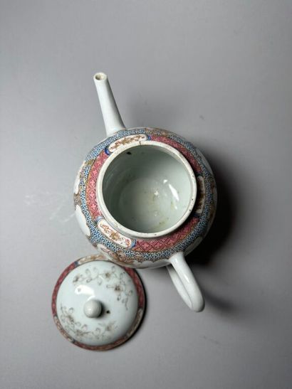 CHINA, Compagnie des Indes.
Porcelain globular...