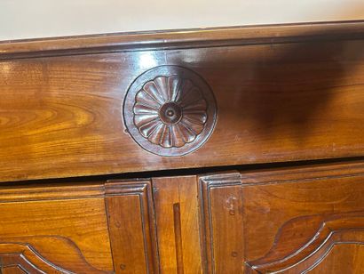 Buffet rustique à hauteur d'appui en bois...