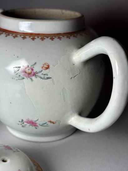 CHINA, Compagnie des Indes.
Porcelain globular...