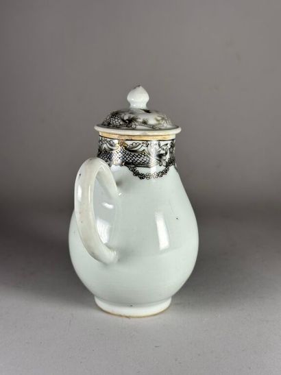 CHINA, Compagnie des Indes.
Small porcelain...