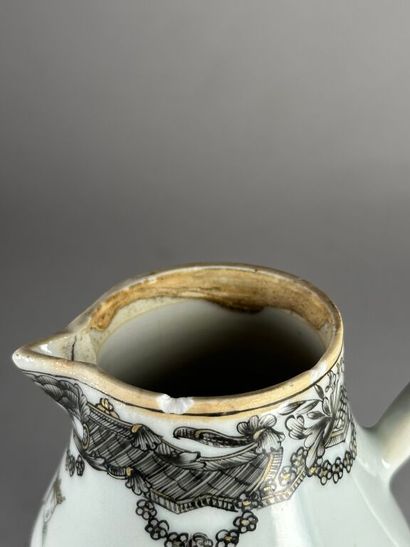 CHINA, Compagnie des Indes.
Small porcelain...