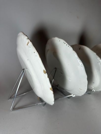 MOUSTIERS. 
Set of four earthenware rimmed...