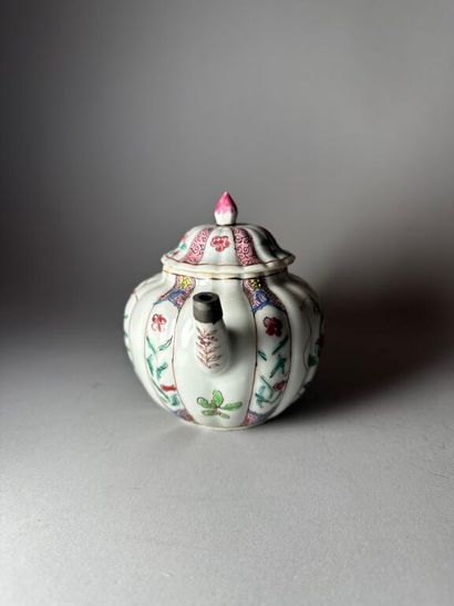 CHINA, Compagnie des Indes.
Porcelain globular...