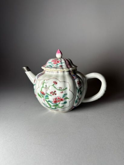 CHINA, Compagnie des Indes.
Porcelain globular...