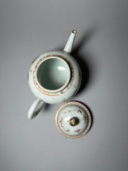 CHINA, Compagnie des Indes.
Porcelain globular...