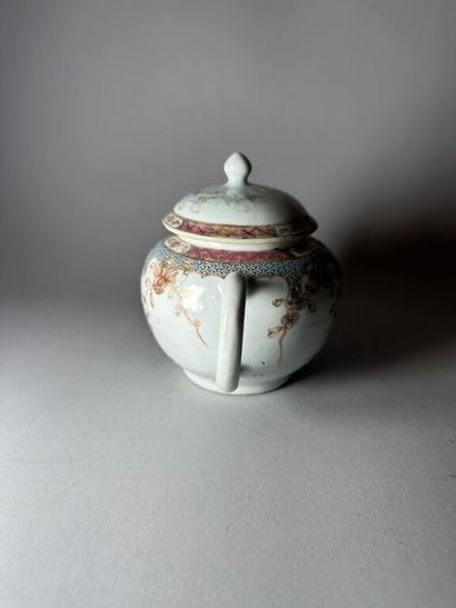 CHINA, Compagnie des Indes.
Porcelain globular...
