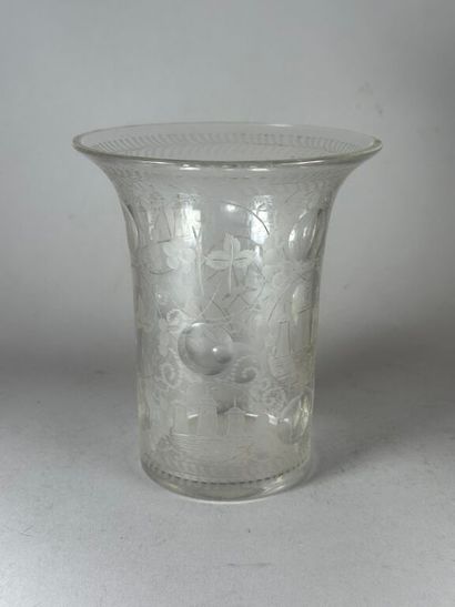 Blown glass tulip vase with engraved decoration...
