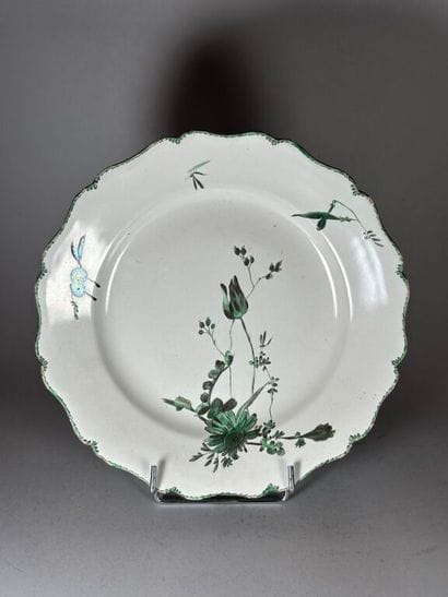 MARSEILLE.
Earthenware rimmed plate decorated...